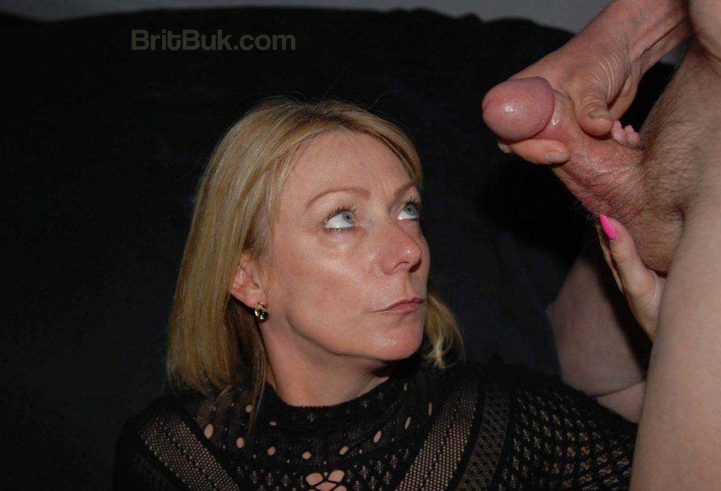 Brit MILF Jade offering Her Face for Cum Facials - UK Bukkake Party XXX