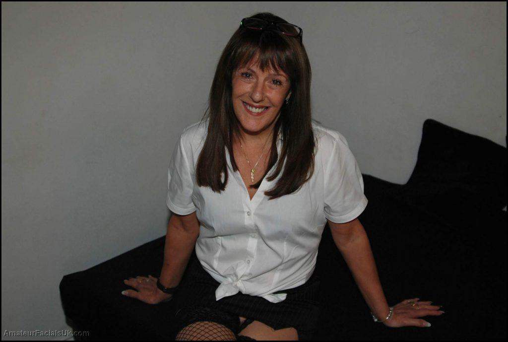 Pandora, an amazing Older Woman in a Bukkake session.