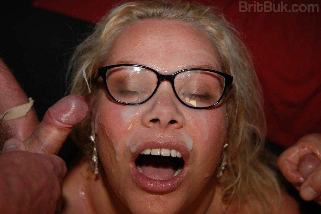 Kitten Francesca UK MILF Bukkake