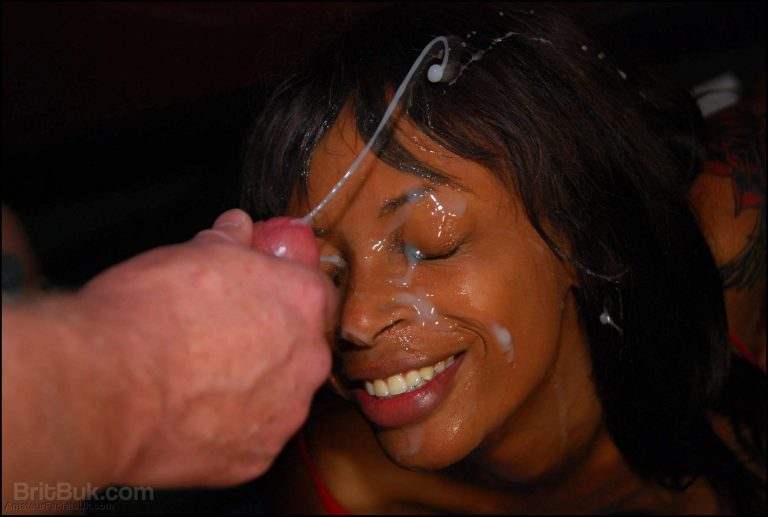 Mascarilla de Semen. La mascarilla de semen es, sin duda, el tratamiento de belleza más íntimo y excitante que existe.