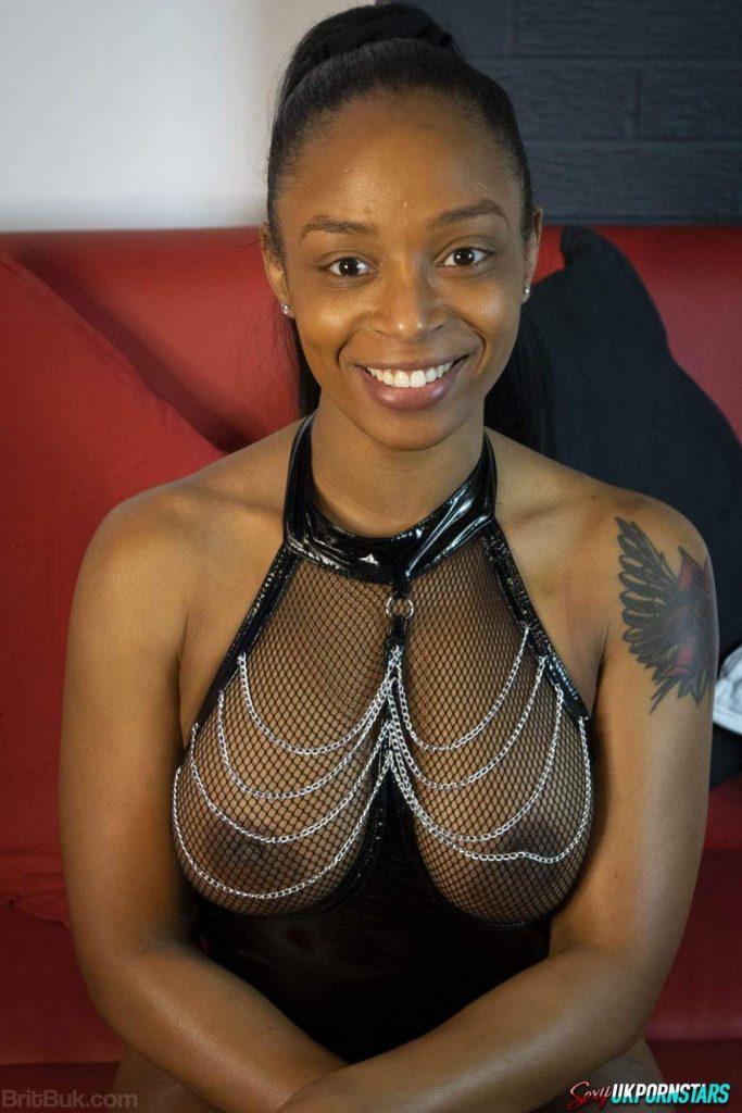 Ebony Facials & Bukkake with British Cum Queen Lola Marie.